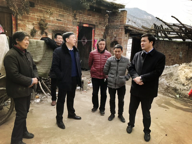 民建“組團(tuán)”慰問，企業(yè)送溫暖到家