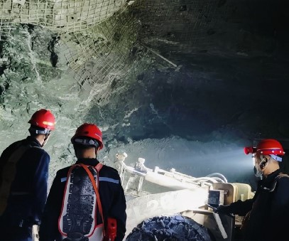 西溝鐵礦｜織密安全防護(hù)網(wǎng)，護(hù)航全年“零傷亡”